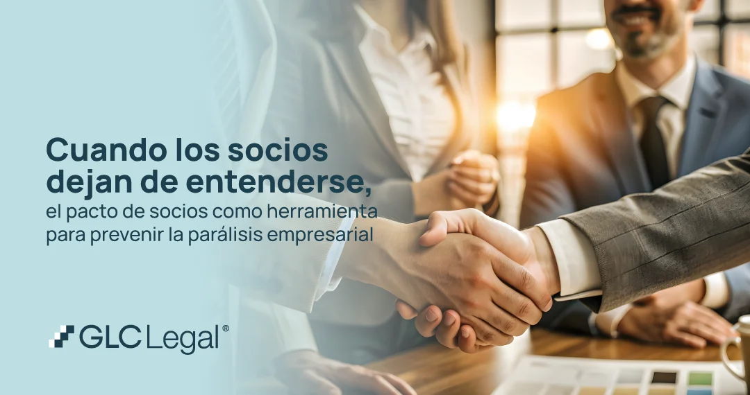 Pacto de socios en Costa Rica para prevenir conflictos empresariales Socios empresariales negociando un acuerdo de accionistas costa rica